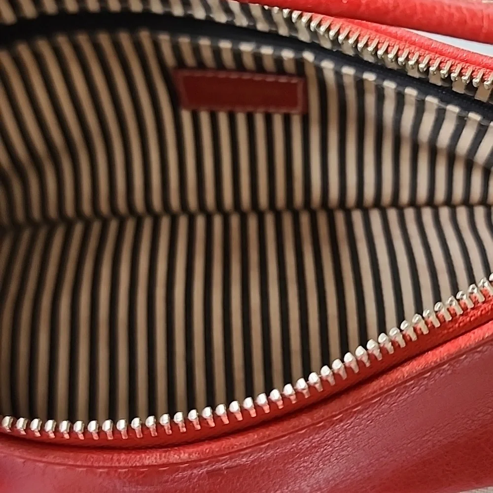 Used‎ tomatoes red shoulder bag
